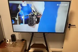入手了一个移动电视支架，看世界杯体验太棒了丨多肉君测评图片