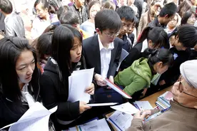 很多人说专科生不算“大学生”，你认同这个观点吗？听听标准答案图片