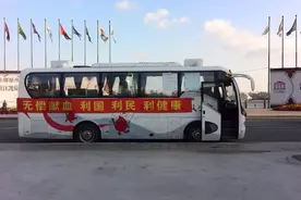 献血车停留半天，现场冷清惊人，社会热心渐退？图片