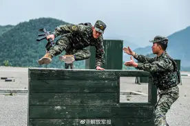 组图直击武警官兵实战化训练图片