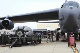 美国空军进驻乌克兰边境！俄军坦克集群陷入泥潭：才发动空中打击图片