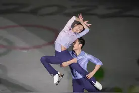 翩然起舞！彭程、金杨浪漫演绎李健《异乡人》图片