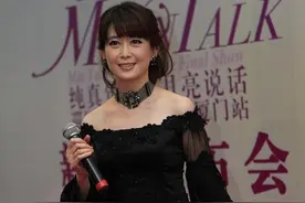 孟庭苇气质好温柔，51岁穿一字肩薄纱裙，身材气质都和小姑娘一样图片