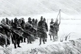 1937年，一地主带300日军找抗联，走进雪原却道：过几天来铲冰雕图片