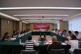 躬身于泥土 问计于媒体 共同讲好“带露珠”“冒热气”的法院故事图片