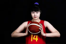 身高2.01米体重200斤，中国女篮李月汝持续单身，对象有多难找？图片
