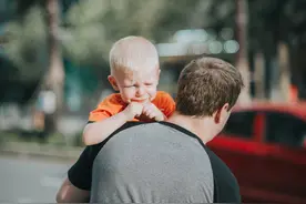 孩子看见什么都想买？别总说“不”！这样处理不伤娃又能巧妙引导图片