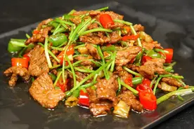 牛肉怎么腌制才嫩？无需嫩肉粉，大厨分享用料，腌制出来又嫩又滑图片