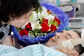 “洋女婿”死后捐器官救6人，所有亲戚床前鞠躬，妻子穿上旗袍图片
