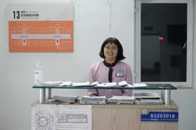 电子科大这位宿管阿姨，把生活写成了诗！图片