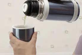 保温杯泡茶，喝了有毒还致癌？到底能不能喝？实验结果揭晓真相图片