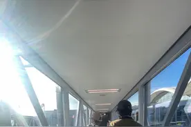 孙俪晒带等等小花暑期游玩照 母子三人牵手揽肩幸福开心图片