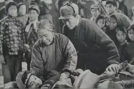 1944年，游击队在地主家借走8块金条，66年后老人索赔3万亿！图片