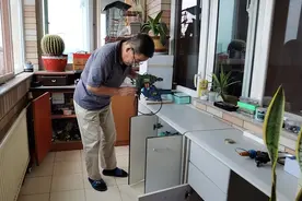 天有一双手——记军休干部吴建德义务为民服务11年图片