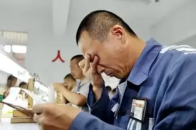 村民花5万收买守墓人，随后疯狂盗宝，8件玉俑却只卖400万白菜价图片