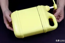 用完的洗洁精瓶子不要扔，剪几刀放在厨房里，真实用图片