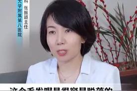 头上长痘痘，一定不能拖着不管，不然头发有可能终身长不出来。图片