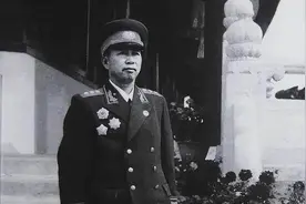 19岁小兵当众批评徐海东指挥有问题，3句话升了3级，40岁成上将图片
