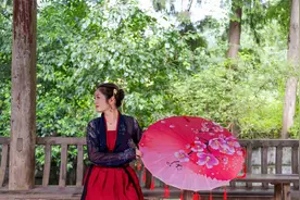 在春光里，又见丁香姑娘图片