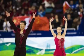 中国花滑冠军夫妻现状：赵宏博头发花白，44岁申雪好美保养似少女图片