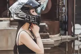 机车女网红高速炫技，3000万点赞引争议，安全还是流量？图片