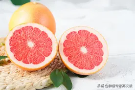 口服靶向药物的时侯吃水果有很大的说道图片