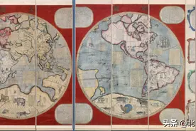 清朝康熙年间绘制的世界地图，和《坤舆万国全图》有什么不同？图片