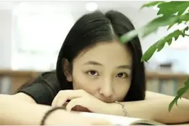 “武大校花”吴倩隐婚生子，却被否定家庭地位，她为女儿牺牲自我图片