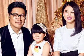 李湘为祖国庆生，被传移民英国、假离婚，与王岳伦街头牵手显甜蜜图片