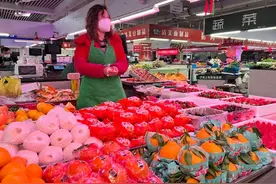 本地草莓上市！有点小贵但很鲜甜……图片