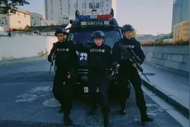硬核“变装”瞬间，帅！一起认识下虹口的特警小哥哥吧~图片