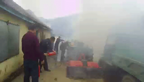 化险为夷！巡逻突遇车起火，临江民警及时扑救化危机图片