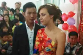 6年前，90后四川小伙杨滩，娶了80后英国女歌手，后来过得好吗？图片