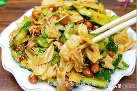 凉拌黄瓜，切记不要用盐腌，教你一道拍黄瓜正确做法，爽脆开胃图片