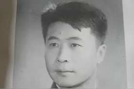 我收藏阅读著名作家曲波的书图片