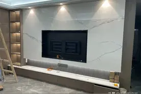 红极一时的岩板电视墙，为何“跌下神坛”？被时代淘汰终究躲不过图片
