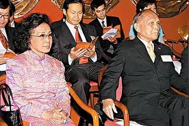 霍英东二太太冯坚妮：离异带娃照样被霍英东偷偷娶进门，钟情52年图片