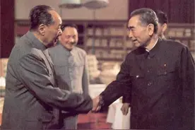 1976年毛主席逝世，毛岸青未能送葬，毛新宇：父亲一直很想念爷爷图片