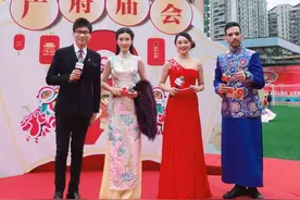 55岁的广东台主持人任永全，与伍燕是最佳搭档，妻子是一名幼师图片