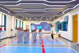 新·智·趣 |「智慧体育空间」助力成都龙江路小学体育公开课开展图片