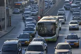新规：超速20％内不扣分，那高速公路限速120开到140算不算违章？图片