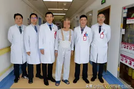中山七院脊柱外科与关节运动医学科协作一次性成功解决老大伯腰腿痛多年顽疾，让大伯重新站了起来！图片