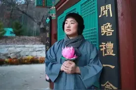 当年轻人都涌向寺庙，中国人终于开始信神了吗？图片