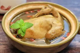 一鸽胜九鸡，炖鸽子汤切忌焯水，记住2招，汤汁特鲜，营养不流失图片