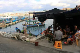 广西男子四处流浪二十年，在海南码头被救助，称“要到国外打工”图片
