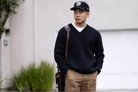 早春流行穿“卡其裤” ，时尚简单，型男必备的单品图片