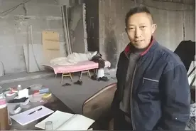 男子做梦梦到中奖号码，醒来疯狂买彩票，结果18年后睡桥洞捡垃圾图片