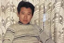 父亲节当天，郭德纲在网上分享了一张自己的老照片，引网友热议图片