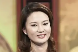 本是央视主持准一姐，因一段感情事业被毁，刘芳菲实在太可惜图片