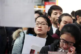 00后女生应聘“守墓人”，工作轻松提前养老，网友：咋有点羡慕呢图片